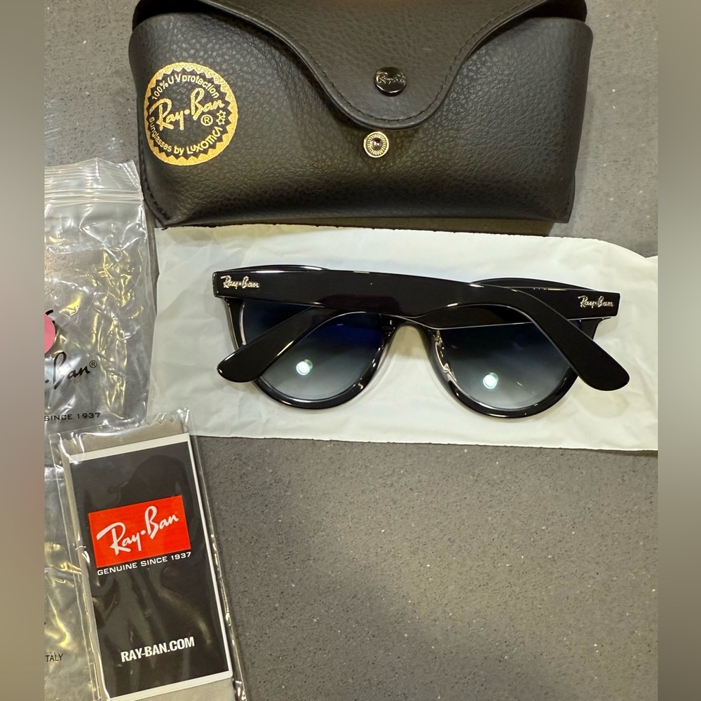 Ray-Ban Classic Black Wayfarer Way Unisex Sunglasses. New!
